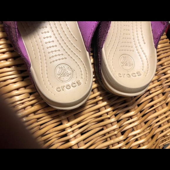 Purple Crocs Size 7 Criss Cross Cloth Slides - Picture 2 of 5